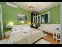 Apartments Palmina - comfort apartment: A1 veliki (6),  A2 žuti (4+1), A3 lila (2), SA4 bijeli (2) Makarska - Riviera Makarska  - Apartment -  A2 žuti (4+1): bedroom