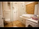 Apartments Palmina - comfort apartment: A1 veliki (6),  A2 žuti (4+1), A3 lila (2), SA4 bijeli (2) Makarska - Riviera Makarska  - Apartment - A3 lila (2): bathroom with toilet