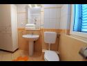 Apartments Ennio - free parking: A1(6+2) Makarska - Riviera Makarska  - Apartment - A1(6+2): bathroom with toilet