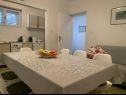 Apartments Željko - large terrace : A1(8) Makarska - Riviera Makarska  - Apartment - A1(8): dining room