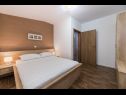 Apartments Dolo - in centre: A1(5), A2(5) Makarska - Riviera Makarska  - Apartment - A1(5): bedroom
