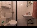 Apartments Josi - great view: A1(4+2) Makarska - Riviera Makarska  - Apartment - A1(4+2): bathroom with toilet