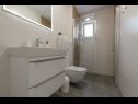 Apartments Mario - with terace: A1(2+2), A2(4), A3(2+2) Makarska - Riviera Makarska  - Apartment - A3(2+2): bathroom with toilet