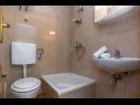 Apartments and rooms Tattoo - modern & free parking: A1(2+1), A4(2+1), A6(2+1), SA2(3), SA3(3), SA5(3), R(3) Makarska - Riviera Makarska  - Apartment - A1(2+1): bathroom with toilet