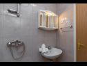 Apartments and rooms Tattoo - modern & free parking: A1(2+1), A4(2+1), A6(2+1), SA2(3), SA3(3), SA5(3), R(3) Makarska - Riviera Makarska  - Apartment - A1(2+1): bathroom with toilet