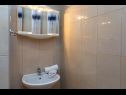 Apartments and rooms Tattoo - modern & free parking: A1(2+1), A4(2+1), A6(2+1), SA2(3), SA3(3), SA5(3), R(3) Makarska - Riviera Makarska  - Studio apartment - SA2(3): bathroom with toilet
