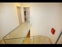 Apartments Maka - city centar: A1(4+2), A2(2+2), A3(4+2), A4(2+2), A5(4+2), A6(4+1) Makarska - Riviera Makarska  - Apartment - A6(4+1): hallway