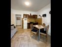 Apartments Bogomir - 80 m from beach: A1(4+1) Podgora - Riviera Makarska  - Apartment - A1(4+1): kitchen and dining room