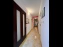 Apartments Bogomir - 80 m from beach: A1(4+1) Podgora - Riviera Makarska  - Apartment - A1(4+1): hallway