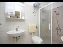 Apartments Maja - 100 from the beach: A1- Galebovo krilo (2+2), A2-Uzorita (2+2), SA1(2) Podgora - Riviera Makarska  - Studio apartment - SA1(2): bathroom with toilet