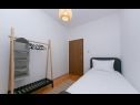 Apartments Marin - 20m to the beach: A1(5) Podgora - Riviera Makarska  - Apartment - A1(5): bedroom