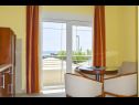 Apartments Villa Sailor - luxurious : 1 - A101 (2+2), 2 - R201 (2), 3 - SA202 (2+2), 4 - SA204 (2), 5 - SA304 (2), 6 - SA305 (2+2), 7 - R401 (2), 8 - R404 (2) Tucepi - Riviera Makarska  - Studio apartment - 3 - SA202 (2+2): living room