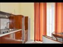 Apartments Villa Sailor - luxurious : 1 - A101 (2+2), 2 - R201 (2+2), 3 - SA202 (2+2), 4 - SA204 (2+2), 5 - SA304 (2+2), 6 - SA305 (2+2), 7 - R401 (2), 8 - R404 (2) Tucepi - Riviera Makarska  - Studio apartment - 3 - SA202 (2+2): kitchen and dining room