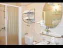Apartments Villa Sailor - luxurious : 1 - A101 (2+2), 2 - R201 (2+2), 3 - SA202 (2+2), 4 - SA204 (2+2), 5 - SA304 (2+2), 6 - SA305 (2+2), 7 - R401 (2), 8 - R404 (2) Tucepi - Riviera Makarska  - Studio apartment - 3 - SA202 (2+2): bathroom with toilet