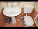 Apartments Villa Sailor - luxurious : 1 - A101 (2+2), 2 - R201 (2), 3 - SA202 (2+2), 4 - SA204 (2), 5 - SA304 (2), 6 - SA305 (2+2), 7 - R401 (2), 8 - R404 (2) Tucepi - Riviera Makarska  - Studio apartment - 6 - SA305 (2+2): bathroom with toilet