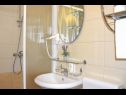 Apartments Villa Sailor - luxurious : 1 - A101 (2+2), 2 - R201 (2), 3 - SA202 (2+2), 4 - SA204 (2), 5 - SA304 (2), 6 - SA305 (2+2), 7 - R401 (2), 8 - R404 (2) Tucepi - Riviera Makarska  - Room - 7 - R401 (2): bathroom with toilet