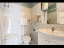 Apartments Anki - 15 m from sea: A1(4), A2(3), A3(2+1), A4 east(2+1) Zivogosce - Riviera Makarska  - Apartment - A1(4): bathroom with toilet