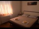 Apartments and rooms Ognjen - family apartments with free parking A1(2+2), SA3(2), R1(2), A5 (4+2) Betina - Island Murter  - Apartment - A5 (4+2): bedroom