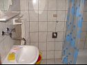 Apartments Dragan - Economy Apartments: A1 Veci (4+1), A2 Manji (4+1) Jezera - Island Murter  - Apartment - A2 Manji (4+1): bathroom with toilet