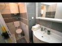 Apartments Jadranka - free parking and grill: A1-Purple (2+1), A2-Blue (2+1), A3(2) Jezera - Island Murter  - Apartment - A3(2): bathroom with toilet