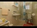 Apartments Slavica - free parking A1 Mali (3), A2 Veliki (4+1) Jezera - Island Murter  - Apartment - A1 Mali (3): bathroom with toilet