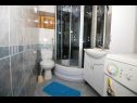 Holiday home Ante - spacious & close to the sea: H(8+2) Tisno - Island Murter  - Croatia - H(8+2): bathroom with toilet