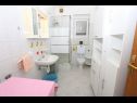 Apartments Dani-free parking: A1(4+2) Dugi Rat - Riviera Omis  - Apartment - A1(4+2): bathroom with toilet