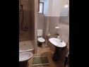 Apartments Mari - 40 m from sea: A1(4), A2(2+2), SA3(2) Krilo Jesenice - Riviera Omis  - Apartment - A1(4): bathroom with toilet
