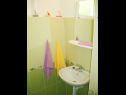 Apartments Ivana - with parking: A4(2) Omis - Riviera Omis  - Apartment - A4(2): bathroom with toilet
