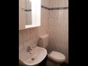 Apartments Zdravko - with parking : A1(4+1) Omis - Riviera Omis  - Apartment - A1(4+1): bathroom with toilet