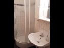 Apartments Zdravko - with parking : A1(4+1) Omis - Riviera Omis  - Apartment - A1(4+1): bathroom with toilet