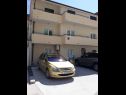 Apartments Zdravko - with parking : A1(4+1) Omis - Riviera Omis  - parking