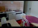 Holiday home Marus - town center H(6) Omis - Riviera Omis  - Croatia - H(6): kitchen and dining room