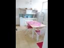 Holiday home Marus - town center H(6) Omis - Riviera Omis  - Croatia - H(6): kitchen and dining room