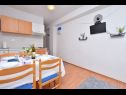 Apartments Rene - seaview & parking space: A1(2+2), A2(2+2), A3(6+2) Omis - Riviera Omis  - Apartment - A1(2+2): kitchen and dining room