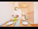 Apartments Tam - with parking : A1(2+2) Omis - Riviera Omis  - Apartment - A1(2+2): kitchen and dining room