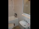 Apartments Mako - 15m from beach: A(7), B(2+3), SA C(2), D(5) Pisak - Riviera Omis  - Studio apartment - SA C(2): bathroom with toilet