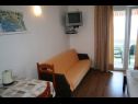 Apartments Ivo - sea view; A1(2+2), A3(2+2), A5(4), SA4(2+1), SA2(2+1) Pisak - Riviera Omis  - Studio apartment - SA2(2+1): living room