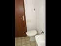Apartments Mirja - only 50 m from sea: A1(2+2), A2(4+1) Pisak - Riviera Omis  - Apartment - A1(2+2): bathroom with toilet