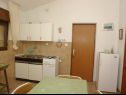 Apartments Niko - 50 m from pebble beach: SA1(2+1), SA2(2+1), SA3(2+1), A4(3+1), A5 Prizemlje(3+1), A6 Prvi kat(3+1) Pisak - Riviera Omis  - Apartment - A4(3+1): kitchen and dining room