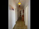 Apartments Sunset - 80 m from sea : A1-Veliki(8), A2-Mali(2+2) Stanici - Riviera Omis  - Apartment - A1-Veliki(8): hallway