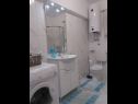 Apartments Jugana - with pool : A1 donji(4), A2 gornji(4) Sumpetar - Riviera Omis  - Apartment - A1 donji(4): bathroom with toilet