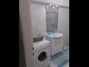 Apartments Jugana - with pool : A1 donji(4), A2 gornji(4) Sumpetar - Riviera Omis  - Apartment - A1 donji(4): bathroom with toilet