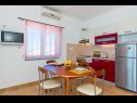 Apartments Ivan - 15 m from beach: A1(7+1), A2 Žuti (2+2), A3 Crveni (2+2) Lun - Island Pag  - Apartment - A3 Crveni (2+2): kitchen and dining room