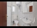 Apartments Uga2 - 70m from the beach: A1-kat(3+1), A2-prizemlje(3+1), A3-kat(3+1), A4-veliki(5+1) Mandre - Island Pag  - Apartment - A2-prizemlje(3+1): bathroom with toilet