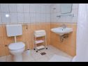 Apartments Boris - 150 m from beach: A7(2+1), A6(2+1), A4(2+2), A8(3+1), A5(4+1) Novalja - Island Pag  - Apartment - A7(2+1): bathroom with toilet