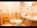 Apartments Boris - 150 m from beach: A7(2+1), A6(2+1), A4(2+2), A8(3+1), A5(4+1) Novalja - Island Pag  - Apartment - A4(2+2): bathroom with toilet