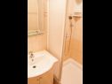 Apartments KarolinaS - parking: A1-Yellow(2), A2-Green(2), A3-White(2), A4-Pink(4), SA5(2) Novalja - Island Pag  - Apartment - A3-White(2): bathroom with toilet
