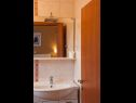 Apartments KarolinaS - parking: A1-Yellow(2), A2-Green(2), A3-White(2), A4-Pink(4), SA5(2) Novalja - Island Pag  - Apartment - A4-Pink(4): bathroom with toilet