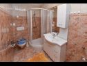 Apartments Mark - 200 m from sea: M1(2+2), M2(2+2), M3(2+2), M4(2+2), M5(4+2) Novalja - Island Pag  - Apartment - M5(4+2): bathroom with toilet